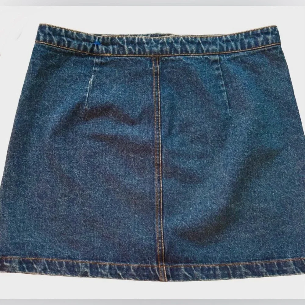 The Hanger dk wsh buttn frnt denim mini skrt w 2 frnt patch pckts SZ M Y2K 70’s